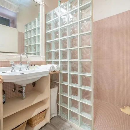 Appartamento Guestready - Family Loft With Big Patio 3 Mins From Poissonnière